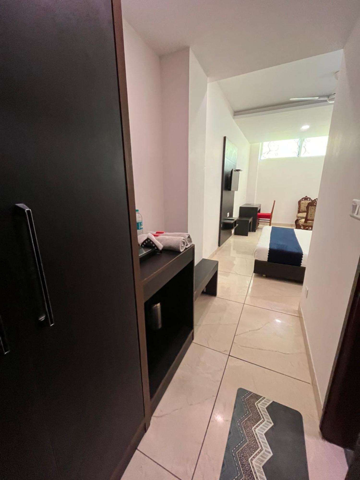 Hotel Jb Residency !! Luxurious & Royal Balcony Rooms !! Large Rooms Zirakpur Esterno foto