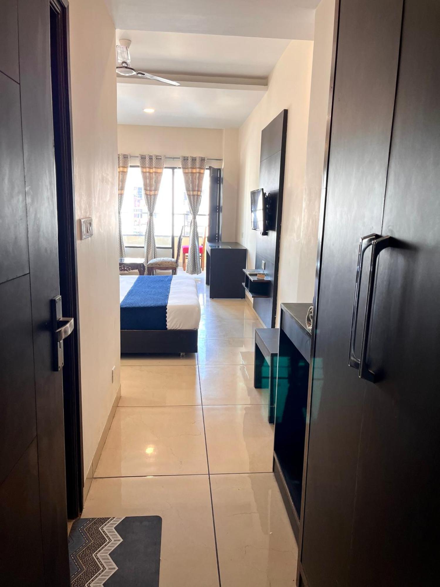 Hotel Jb Residency !! Luxurious & Royal Balcony Rooms !! Large Rooms Zirakpur Esterno foto