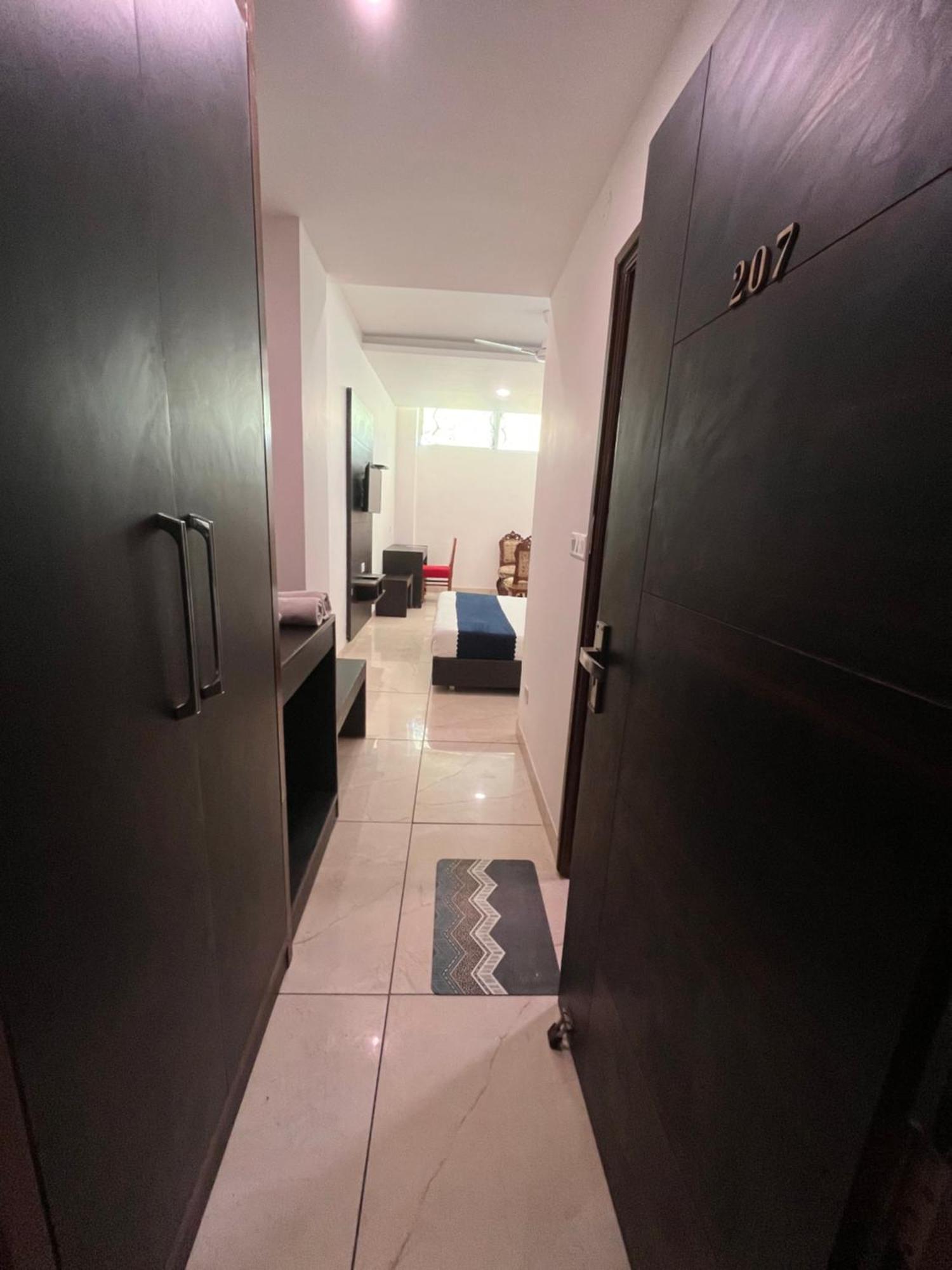 Hotel Jb Residency !! Luxurious & Royal Balcony Rooms !! Large Rooms Zirakpur Esterno foto